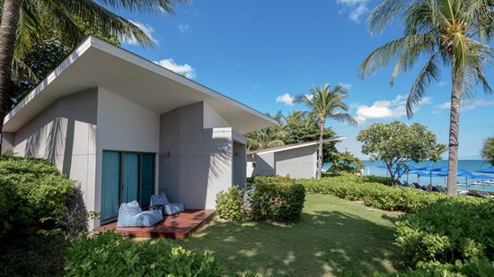 Deluxe Beachfront Exterior