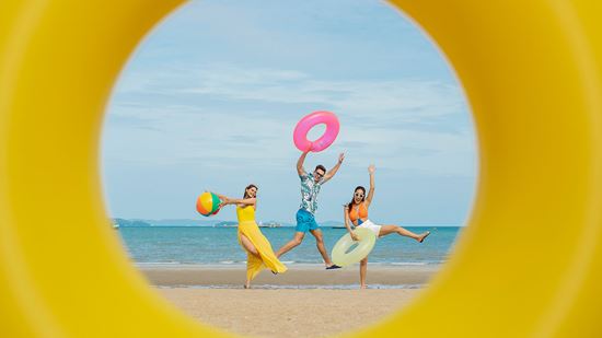 Beach - Friends Jump In Ring